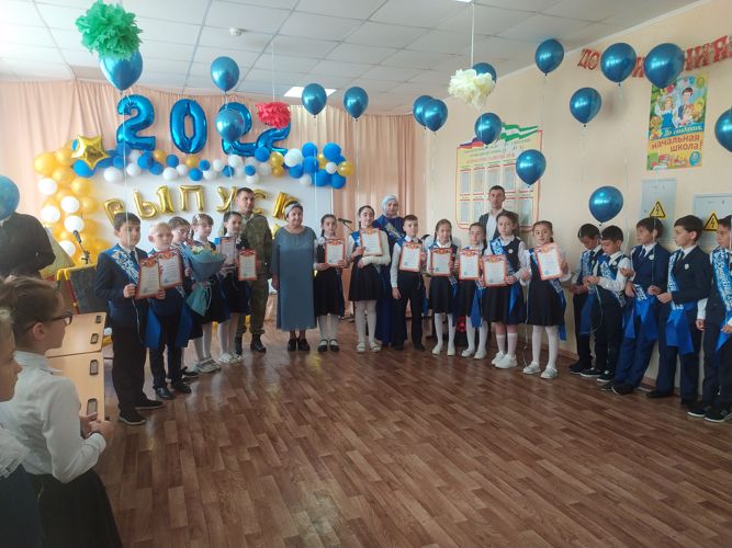 Сегодня, 25 мая, в НОШ № 2 войск национальной гвардии Российской Федерации состоялась Торжественная линейка, посвященная Последнему звонку и окончанию учебного года.