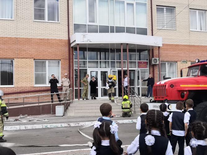 В НОШ 2 ВОЙСК НАЦИОНАЛЬНОЙ ГВАРДИИ РФ Г. НАЗРАНЬ СОСТОЯЛИСЬ СОВМЕСТНЫЕ ПОЖАРНО-ТАКТИЧЕСКИЕ УЧЕНИЯ