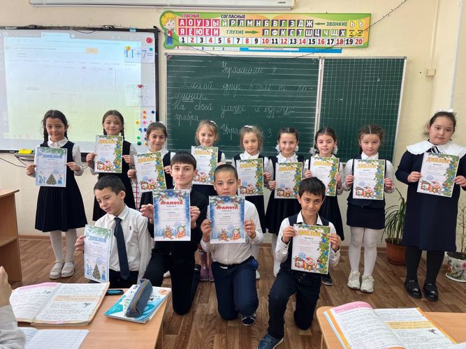 Выставка новогодних поделок: "Обещание Волшебства"!