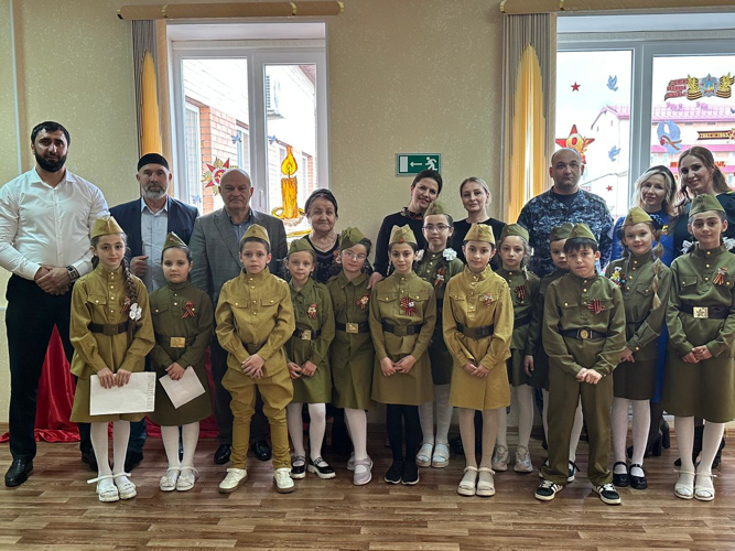 Выставка рисунков ко дню победы «День победы глазами детей»