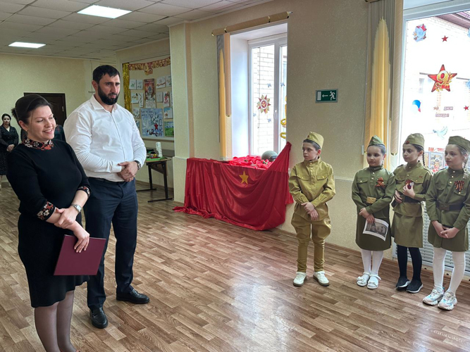Выставка рисунков ко дню победы «День победы глазами детей»