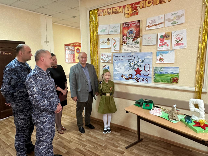 Выставка рисунков ко дню победы «День победы глазами детей»
