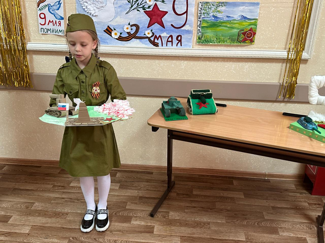 Выставка рисунков ко дню победы «День победы глазами детей»