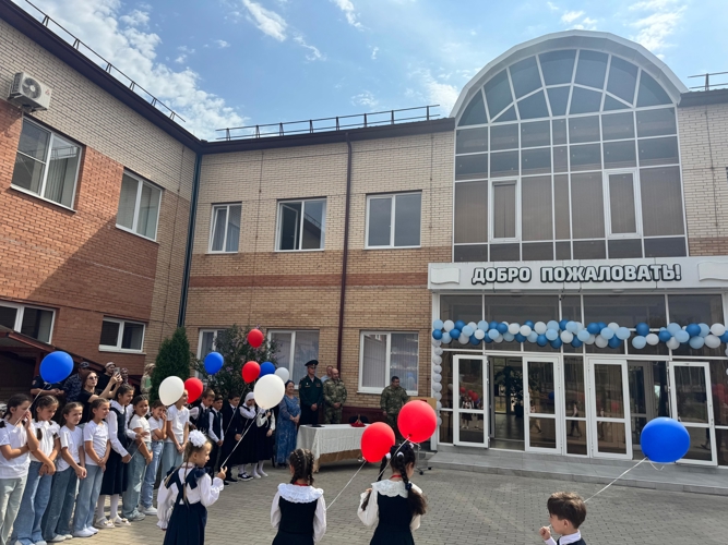 Первый звонок распахнул двери в новый учебный год!