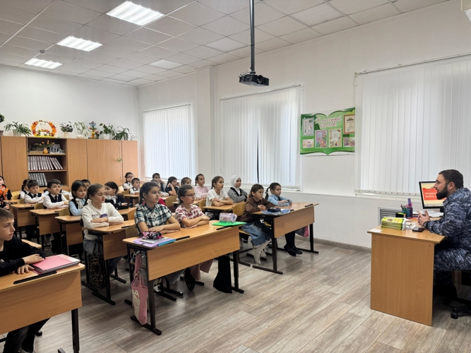 Классный час "Профессия: жизнь спасать"