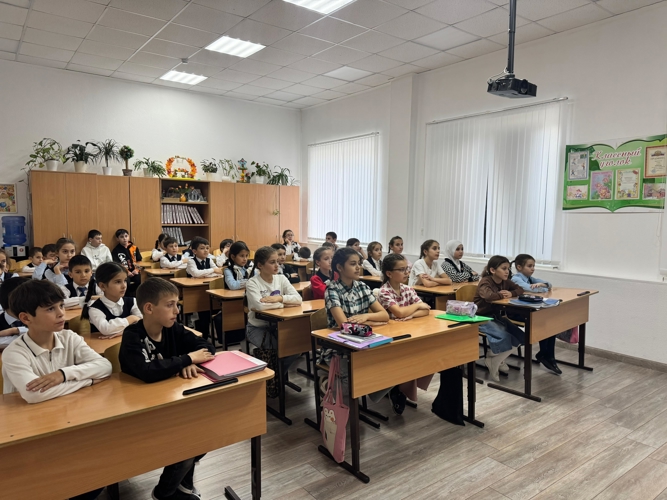 Классный час "Профессия: жизнь спасать"